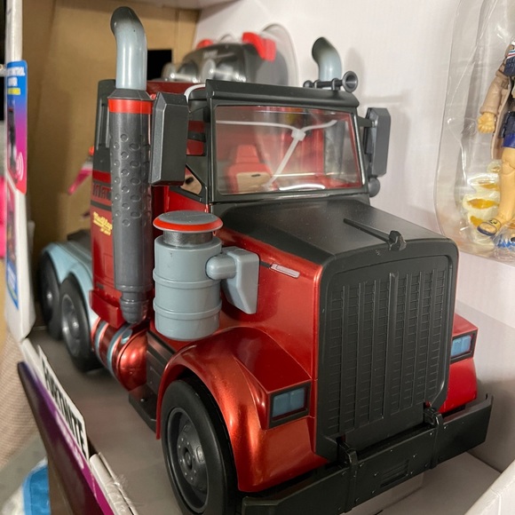 Fortnite Deluxe MudFlap RC Semi-Truck - Picture 5 of 11